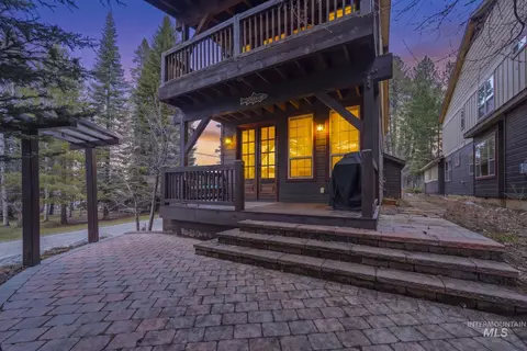 Exterior - 1414 Dawson Ave, Mccall, ID 83638 photo 2 of 11