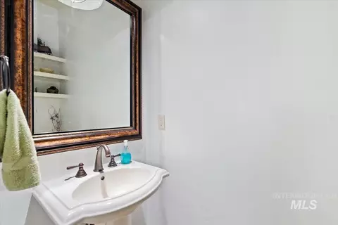 Bath - 7521 N Grand Rdg, Eagle, ID 83616 photo 3 of 3