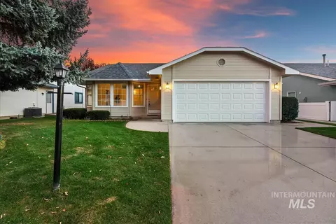 8359 W Willowdale Dr, Garden City, ID 83714
