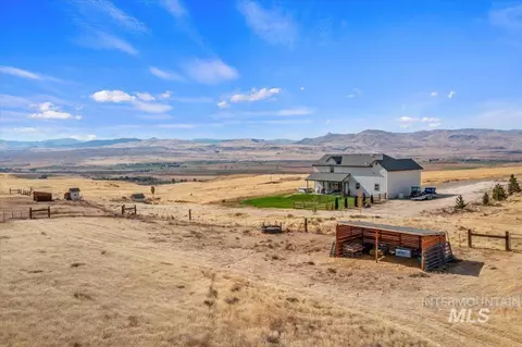 Exterior - 374 Desert Bluff Ln, Melba, ID 83641 photo 8 of 10