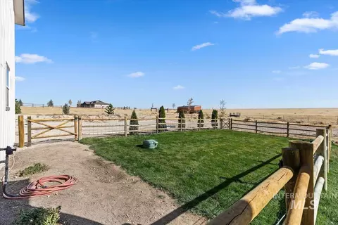 Exterior - 374 Desert Bluff Ln, Melba, ID 83641 photo 2 of 10