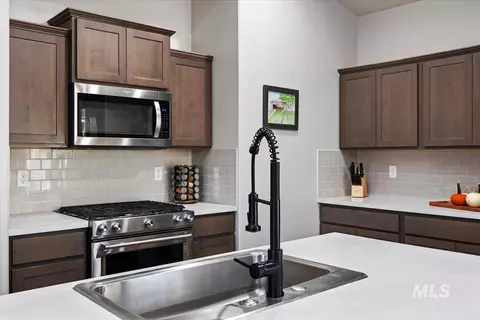 Kitchen - 947 Trinity Rd, Jerome, ID 83338 photo 4 of 4