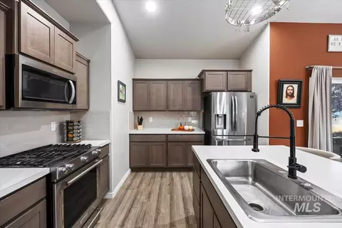 Kitchen - 947 Trinity Rd, Jerome, ID 83338 photo 3 of 4