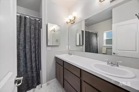 Bath - 947 Trinity Rd, Jerome, ID 83338 photo 1 of 3