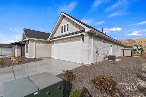 Exterior - 6538 E Lucy Dr, Eagle, ID 83629 photo 2 of 7