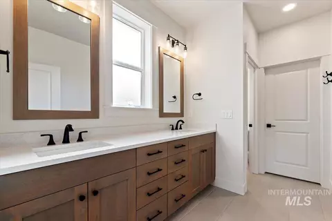 Bath - 6538 E Lucy Dr, Eagle, ID 83629 photo 2 of 5
