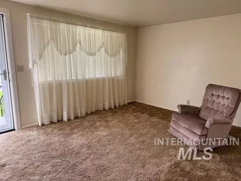 Living - 607 N 5th St, Nyssa, OR 97913 photo 1 of 2
