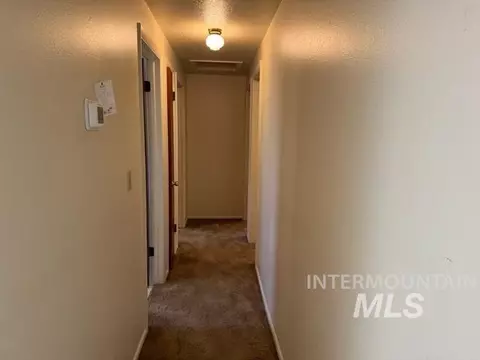 Entry Way - 607 N 5th St, Nyssa, OR 97913 photo 1 of 2