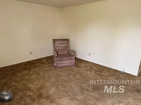 Living - 607 N 5th St, Nyssa, OR 97913 photo 2 of 2