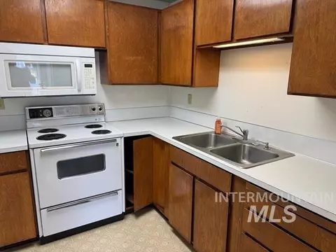 Kitchen - 607 N 5th St, Nyssa, OR 97913 photo 1 of 2