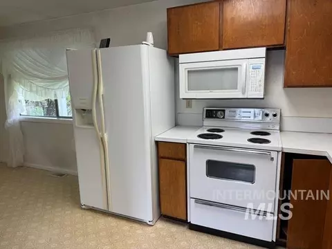 Kitchen - 607 N 5th St, Nyssa, OR 97913 photo 2 of 2