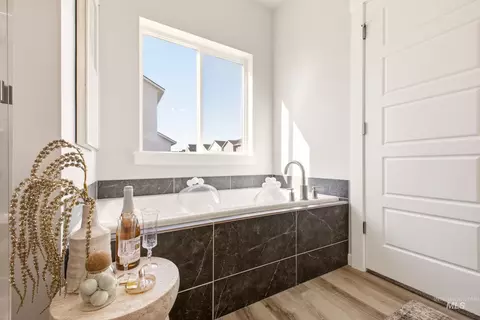 Bath - 4308 E Rincon Dr, Meridian, ID 83642 photo 1 of 5