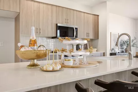 Kitchen - 4308 E Rincon Dr, Meridian, ID 83642 photo 5 of 6