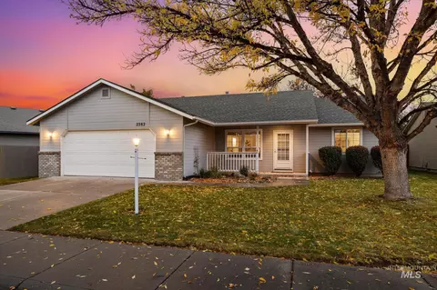 2382 E Grapewood Dr, Meridian, ID 83646