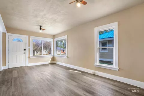 Living - 461 3rd Ave N, Twin Falls, ID 83301 photo 2 of 2