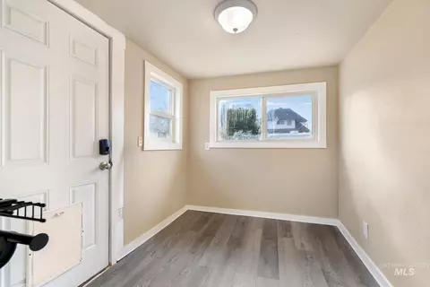 Entry Way - 461 3rd Ave N, Twin Falls, ID 83301 photo 3 of 5