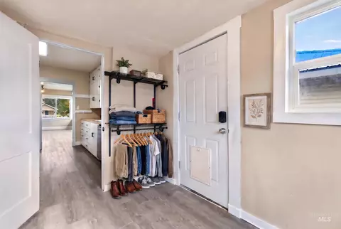 Entry Way - 461 3rd Ave N, Twin Falls, ID 83301 photo 4 of 5