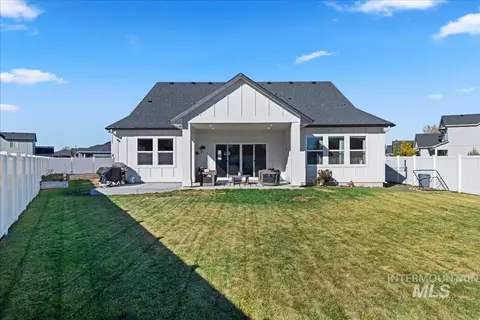 Exterior - 7933 E Apple Tree Lp, Nampa, ID 83687 photo 4 of 6