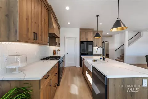 Kitchen - 7933 E Apple Tree Lp, Nampa, ID 83687 photo 3 of 4