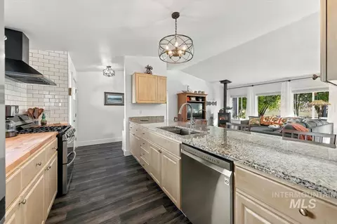 Kitchen - 905 NW 14th Ave, Payette, ID 83661 photo 2 of 3