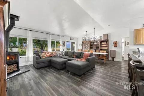 Living - 905 NW 14th Ave, Payette, ID 83661 photo 1 of 3
