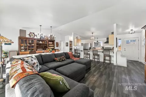 Living - 905 NW 14th Ave, Payette, ID 83661 photo 3 of 3