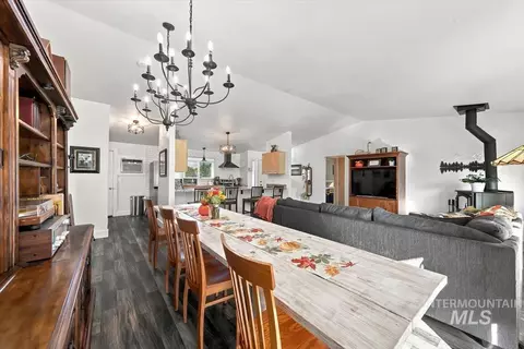 Dining - 905 NW 14th Ave, Payette, ID 83661 photo 2 of 3