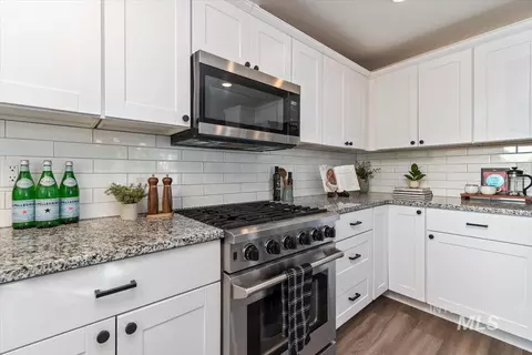 Kitchen - 355 E Beacon Light Rd, Eagle, ID 83616 photo 4 of 4