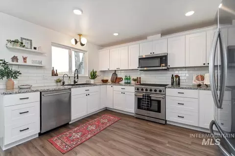 Kitchen - 355 E Beacon Light Rd, Eagle, ID 83616 photo 3 of 4