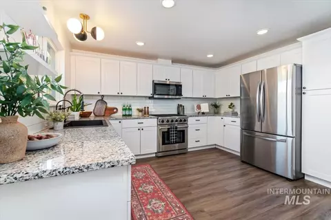 Kitchen - 355 E Beacon Light Rd, Eagle, ID 83616 photo 1 of 4