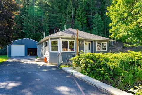 607 D St, Pinehurst, ID 83850 photo 1