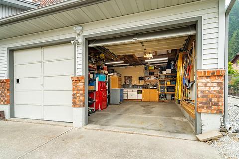 709 Larch Ave, Osburn, ID 83849 photo 11