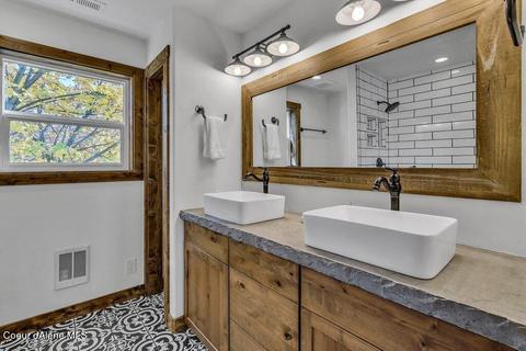 206 E 10th Ave, Post Falls, ID 83854 photo 17