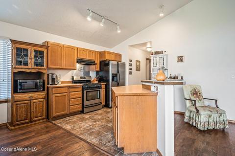 2464 N Sparrow Loop, Post Falls, ID 83854 photo 2