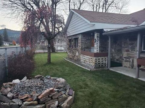 8 S Third St, Pinehurst, ID 83850 photo 2