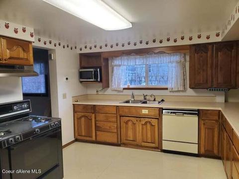 8 S Third St, Pinehurst, ID 83850 photo 12
