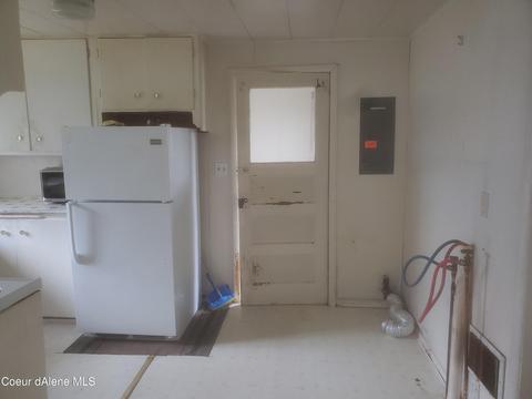 512 E D St, Pinehurst, ID 83850 photo 4