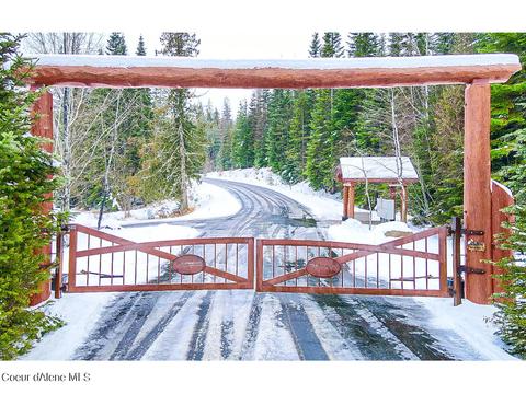 1174 Saddleback Dr, Naples, ID 83847 photo 2