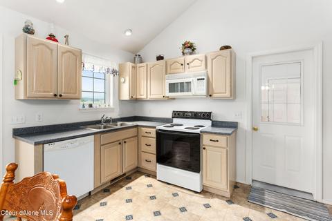 879 Samuels Rd, Sandpoint, ID 83864 photo 14