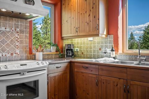 1632 Wrenco Loop, Sandpoint, ID 83864 photo 9