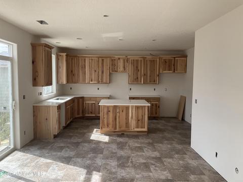 938 E Allenby Ct, Post Falls, ID 83854 photo 2