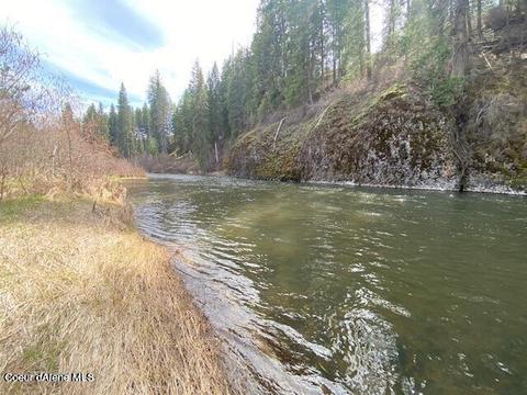 43 Stagecoach Dr, Santa, ID 83866
