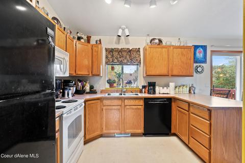807 E Autumn Crest Loop, Post Falls, ID 83854 photo 9