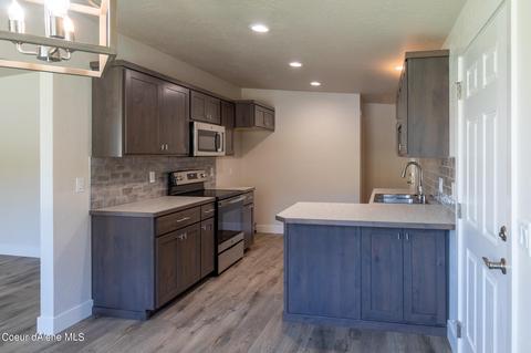 407 Emerald Dr, Kellogg, ID 83837 photo 2
