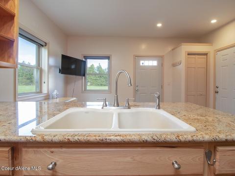 347 Doe Rd, Naples, ID 83847 photo 10