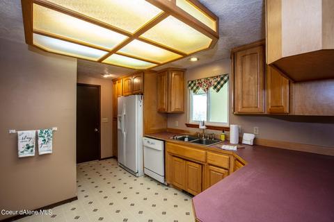 406 W 4th Ave, Clark Fork, ID 83811 photo 17