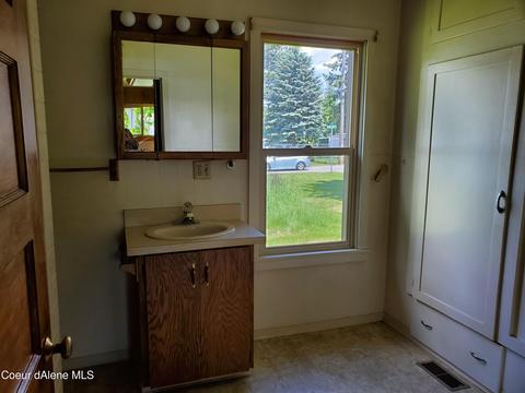 407 Lewiston Ave, Pinehurst, ID 83850 photo 10
