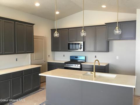886 E Allenby Ct, Post Falls, ID 83854 photo 2