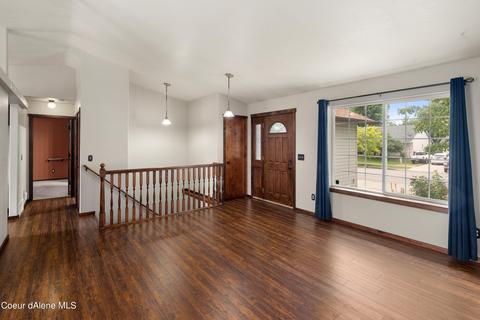 809 E Autumn Crest Loop, Post Falls, ID 83854 photo 4