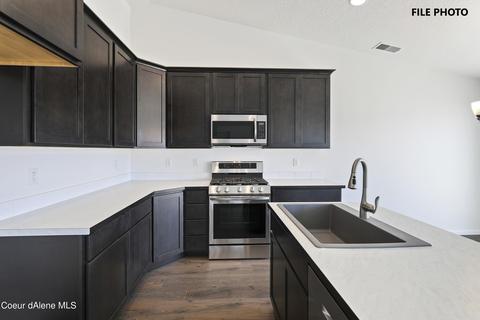 952 E Allenby Ct, Post Falls, ID 83854 photo 2